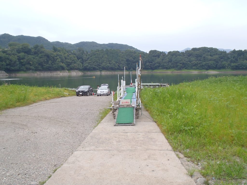 減水の津久井湖